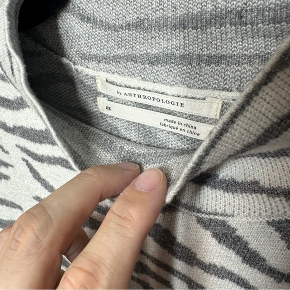 Anthropologie Lizzie Mock Neck Sweater In White Gray Zebra Print - Picture 3 of 5